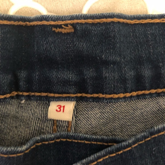 Levi’s Mid Rise Shorts - Picture 5 of 5